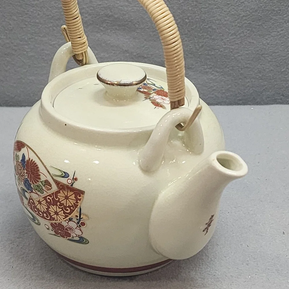 Kutani Teapot Cream Floral Fan Crackle Glaze Rattan Handle Japanese‎ Porcelain